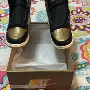 Jordan Black and Gold is High-Tops